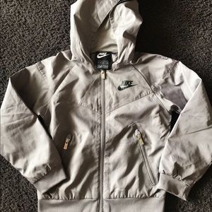 Size 4t lightweight jacket boys